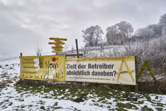 A snow landscape with two large posters of the citizens' initiatives.