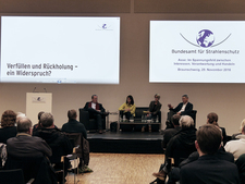 Das Podium der Veranstaltung "Asse: Im Spannungsfeld zwischen Interessen, Verantwortung und Handeln"
