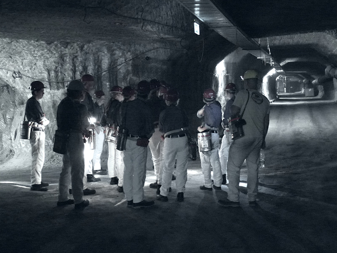 Eine Besuchergruppe in 750m unter Tage Eine Besuchergruppe in 750m unter Tage