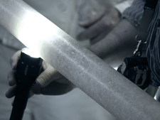 Geologen begutachten Bohrkern Geologen begutachten Bohrkern