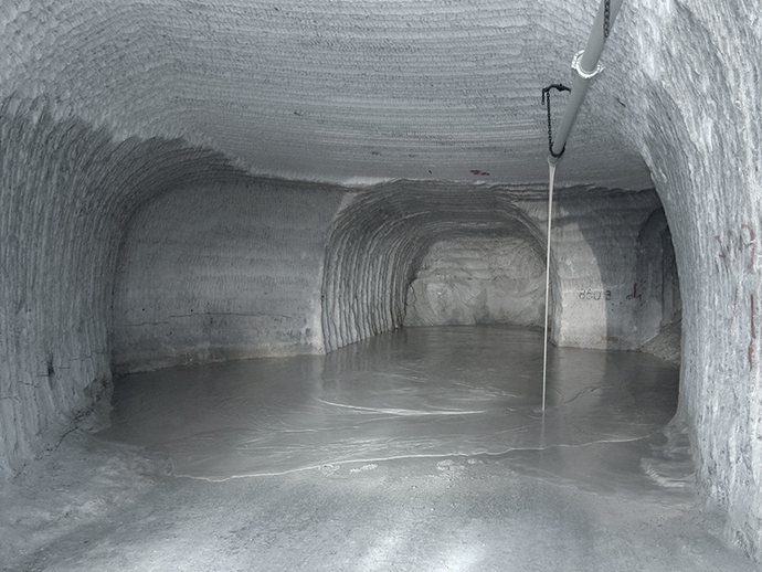 Verfüllung nicht mehr benötigter Hohlräume auf der 850-m-Sohle (Tiefenaufschluss) mit Sorelbeton Verfüllung nicht mehr benötigter Hohlräume auf der 850-m-Sohle (Tiefenaufschluss) mit Sorelbeton