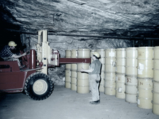 Storage of drums containing radioactive waste in an upright position (1967)