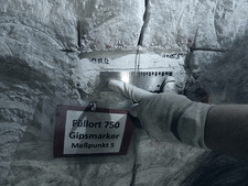 A plaster marker in 750 meters depth is checked. Plaster Markers are a tool for monitoring the development of cracks in the Asse mine