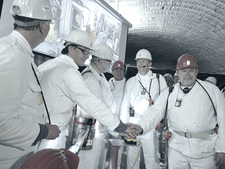 Federal Environment Minister, Peter Altmaier (third from left),  Lower Saxon Environment Minister, Stefan Birkner (second from left), and the district administrator of Wolfenbüttel, Jörg Röhmann (right) together press the red start button.