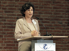 The President of the Federal Office for Radiation Protection (BfS), Dr. Inge Paulini, greets guests and introduces the event