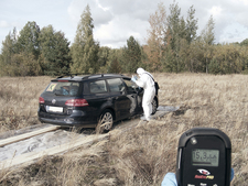 The shielding factor of a vehicle is determined on a provisional road made of wooden planks
