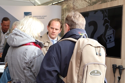 Geschäftsführer am Stand der BGE