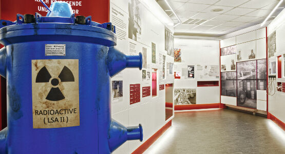 Blick in die historische Ausstellung der Infostelle Morsleben