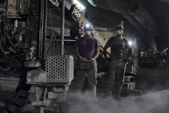 Bergbautechnologen arbeiten an der künftigen Versatzaufbereitungsanlage Bergbautechnologen arbeiten an der künftigen Versatzaufbereitungsanlage