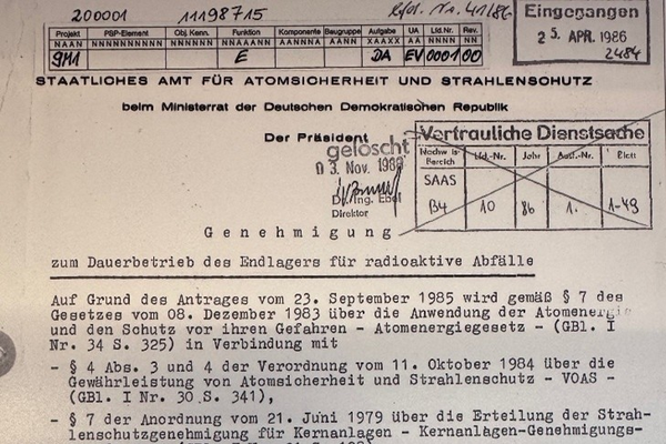 Bildausschnitt eines alten Dokuments, das mit einer Schreibmaschine erstellt worden ist.