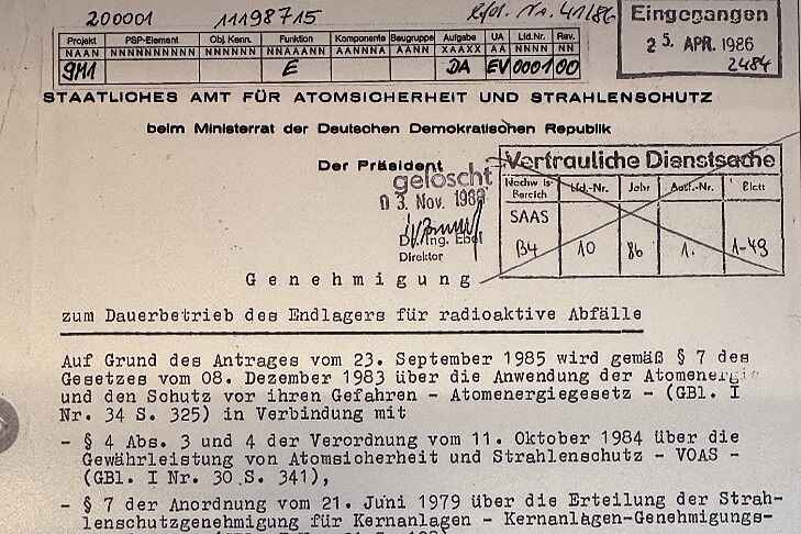 Bildausschnitt eines alten Dokuments, das mit einer Schreibmaschine erstellt worden ist.