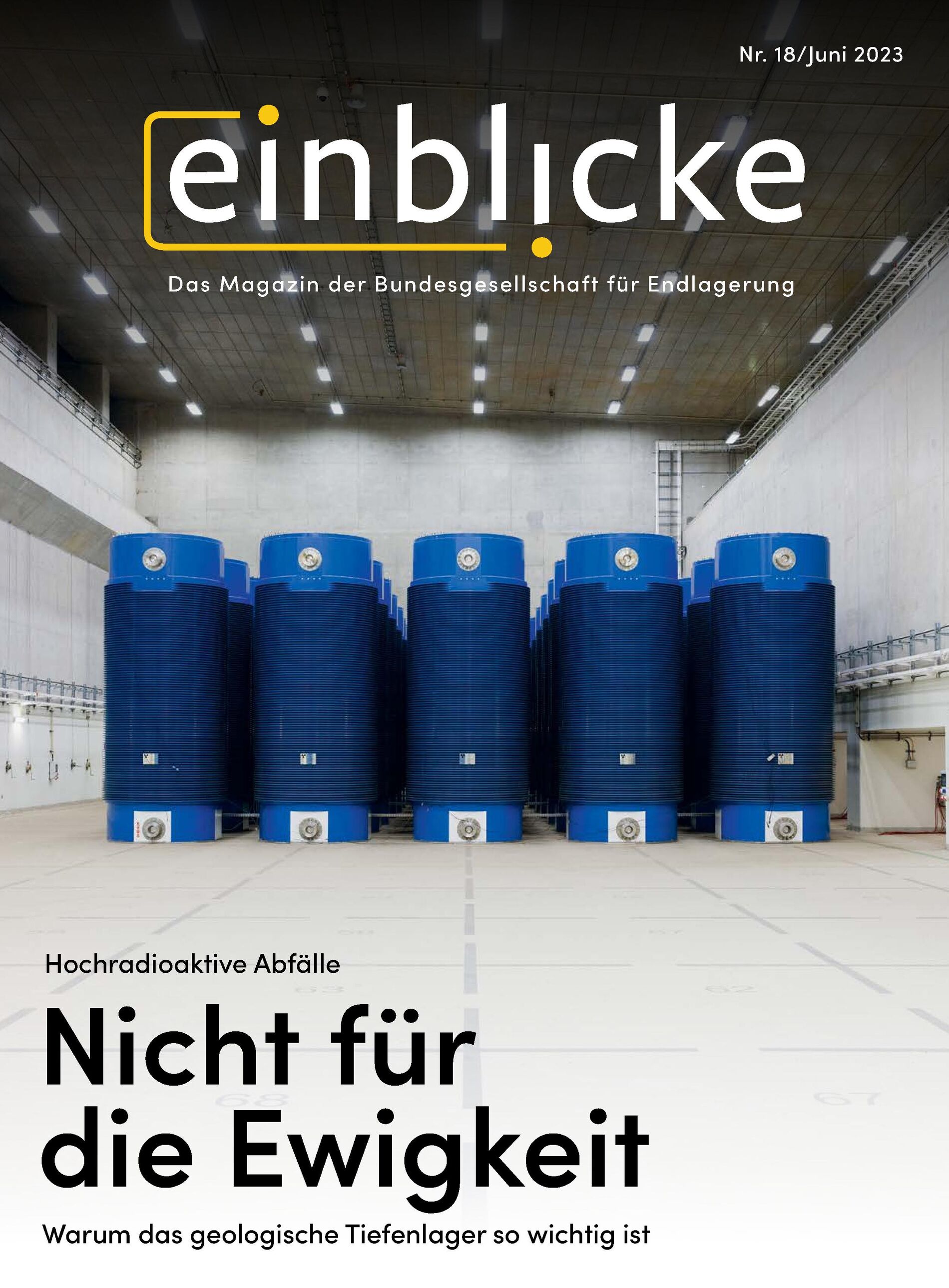 Das Cover des Einblicke-Magazins Nr. 18 zeigt blaue Castorbehälter in einer Lagerhalle mit grauen Wänden und beigefarbenem Boden.