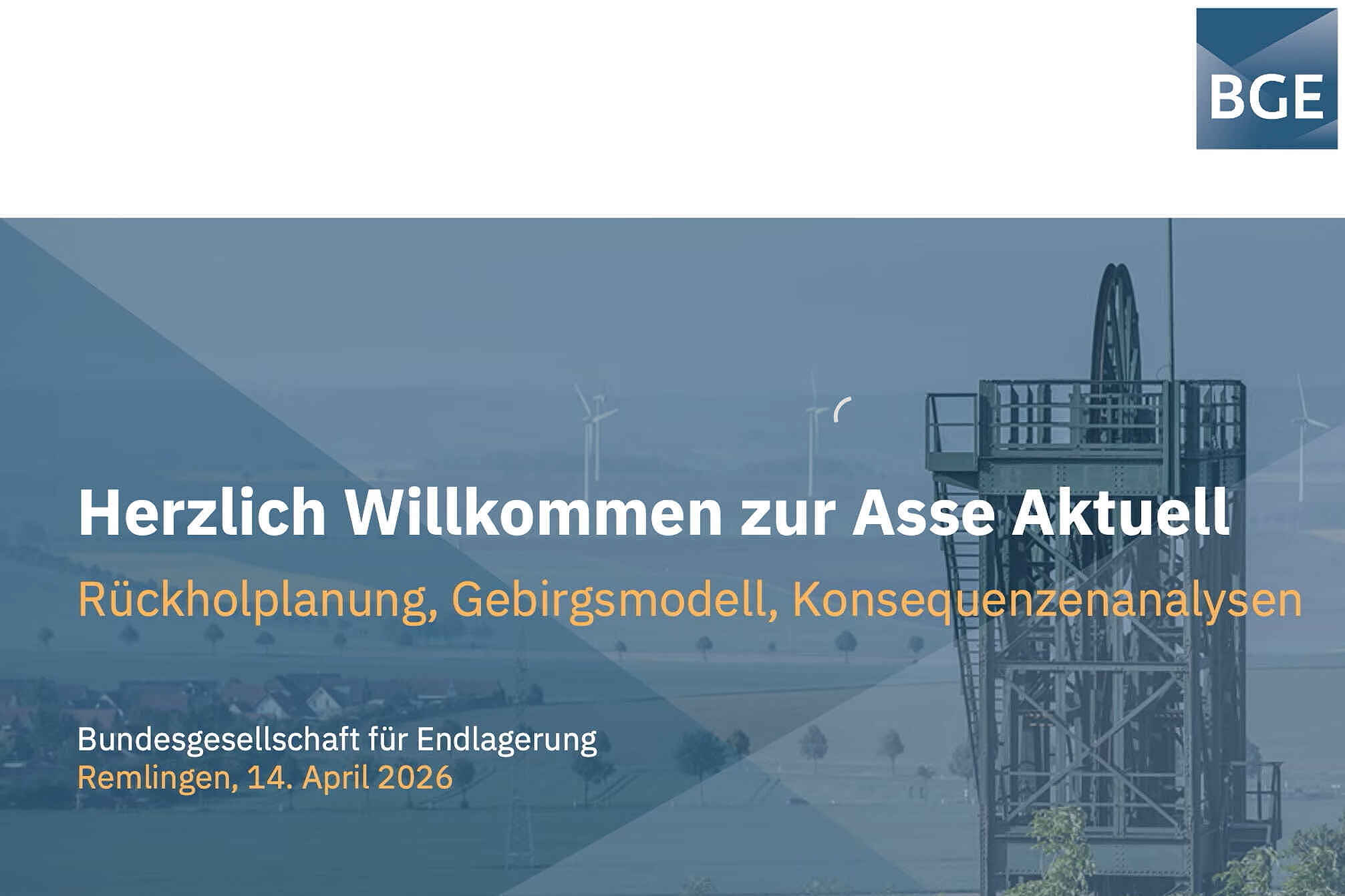 Der weiß-blaue Screenshot begrüßt die Zuschauer*innen zur Veranstaltung "Asse Aktuell".