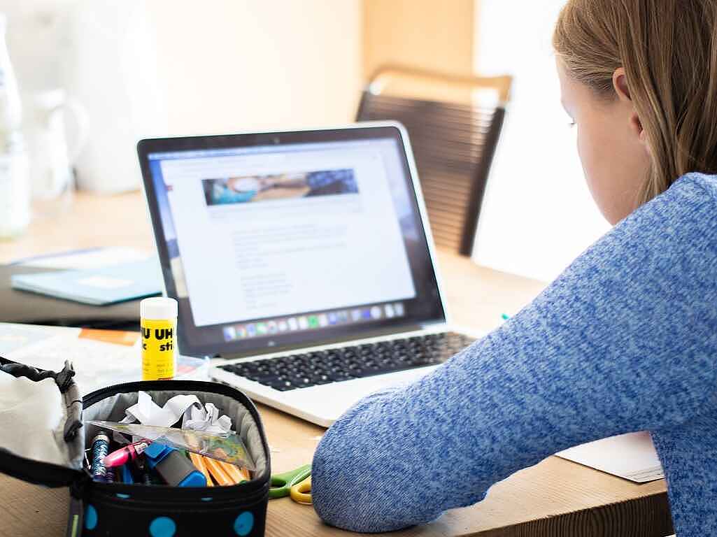 Unterstützung bei Schularbeiten