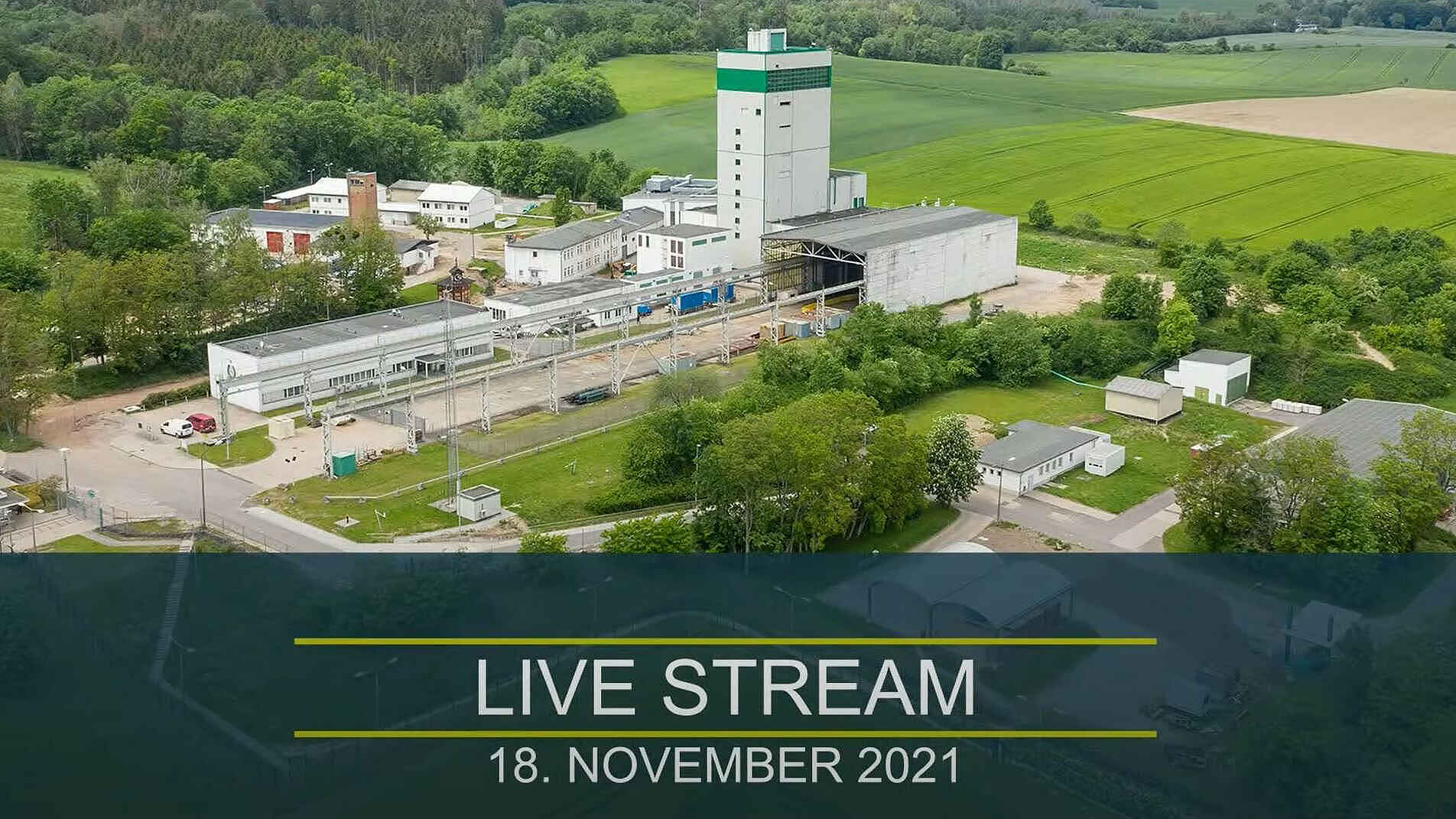 Das Vorschaubild der Veranstaltung "Betrifft: Morsleben" zeigt Felder und einen Industriekomplex mit vornehmlich weißen Gebäuden aus der Vogelperspektive.