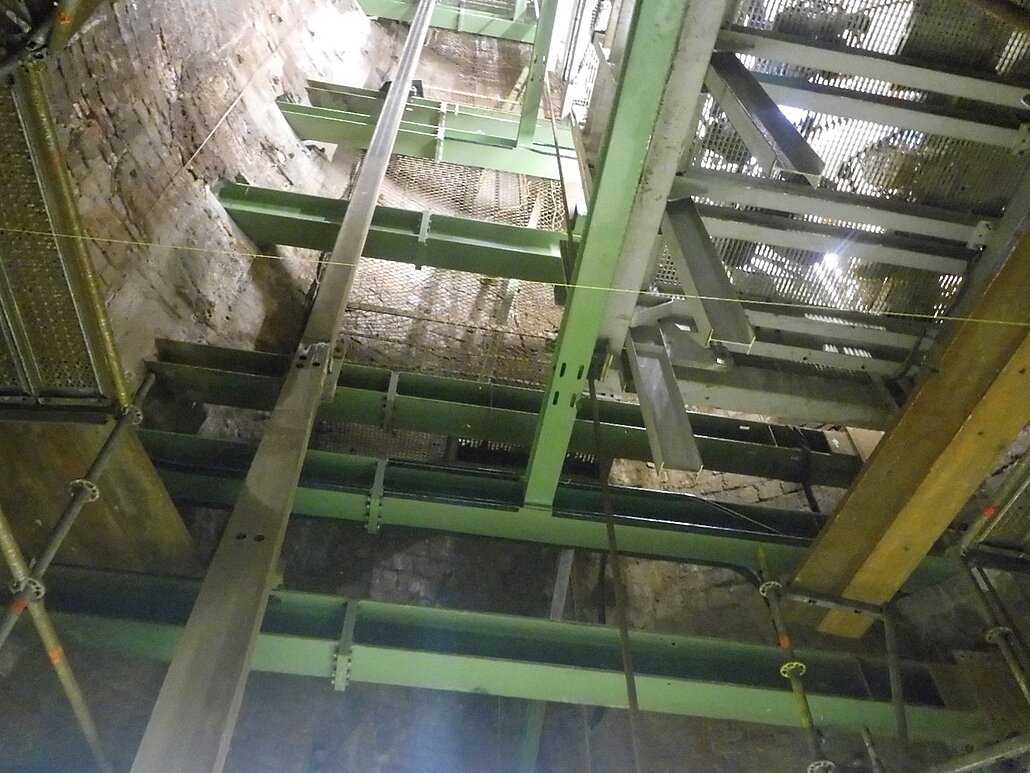 Bergwerk Konrad – Einbauten im Schacht 1 Blick von unter Tage in den Schacht Konrad 1