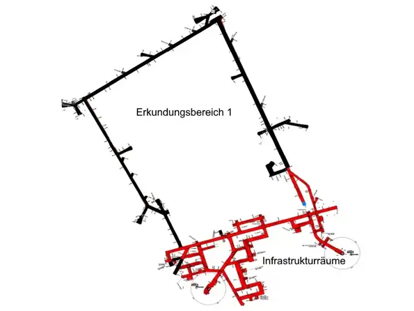 Eine grafische Draufsicht auf die Strecken des Bergwerks Gorleben der 840-Meter-Ebene. Ein Teil der Grafik ist schwarz eingefärbt, ein Teil rot.