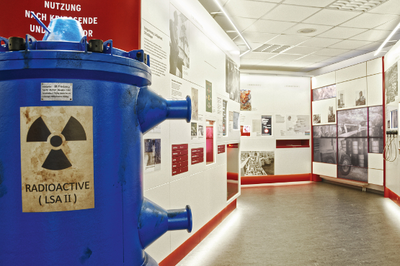 Blick in die historische Ausstellung der Infostelle Morsleben