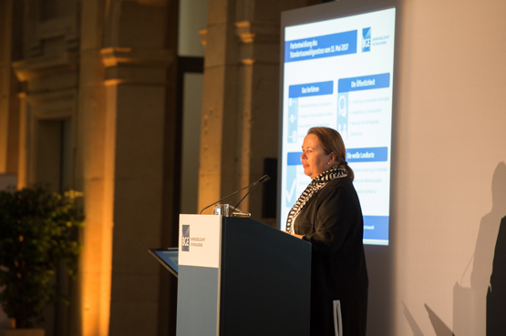 Ursula Heinen-Esser: „Der Standortauswahlprozess muss transparent und nachvollziehbar sein. Wir wollen eine lernende Institution werden, die Fehler jederzeit im Prozess korrigieren kann.“ Ursula Heinen-Esser: „Der Standortauswahlprozess muss transparent und nachvollziehbar sein. Wir wollen eine lernende Institution werden, die Fehler jederzeit im Prozess korrigieren kann.“