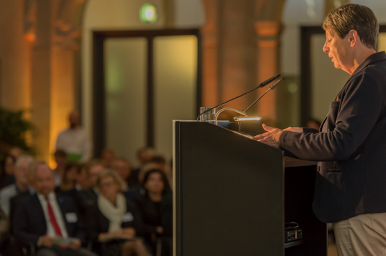 Bundesumweltministerin Dr. Barbara Hendricks: „Der neue Standortauswahlprozess ist ein Beitrag für den gesellschaftlichen Frieden.“ Bundesumweltministerin Dr. Barbara Hendricks: „Der neue Standortauswahlprozess ist ein Beitrag für den gesellschaftlichen Frieden.“