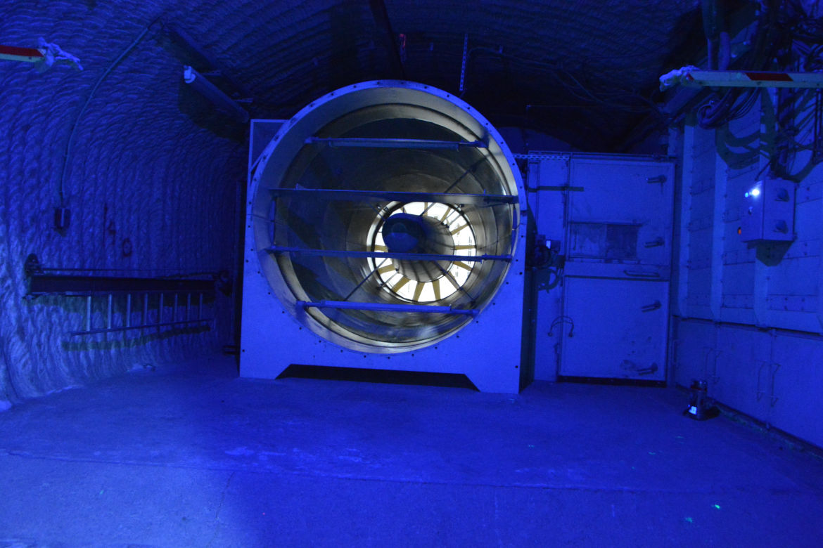 Haupgrubenlüfter der Schachtanlage Asse II Der Hauptgrubenlüfter auf der 490-Meter-Ebene. Er zieht verbrauchte Luft aus dem Bergwerk und sorgt so für die nötige Belüftung (Bewetterung) des Bergwerks, da Frischluft von außen nachströmt.