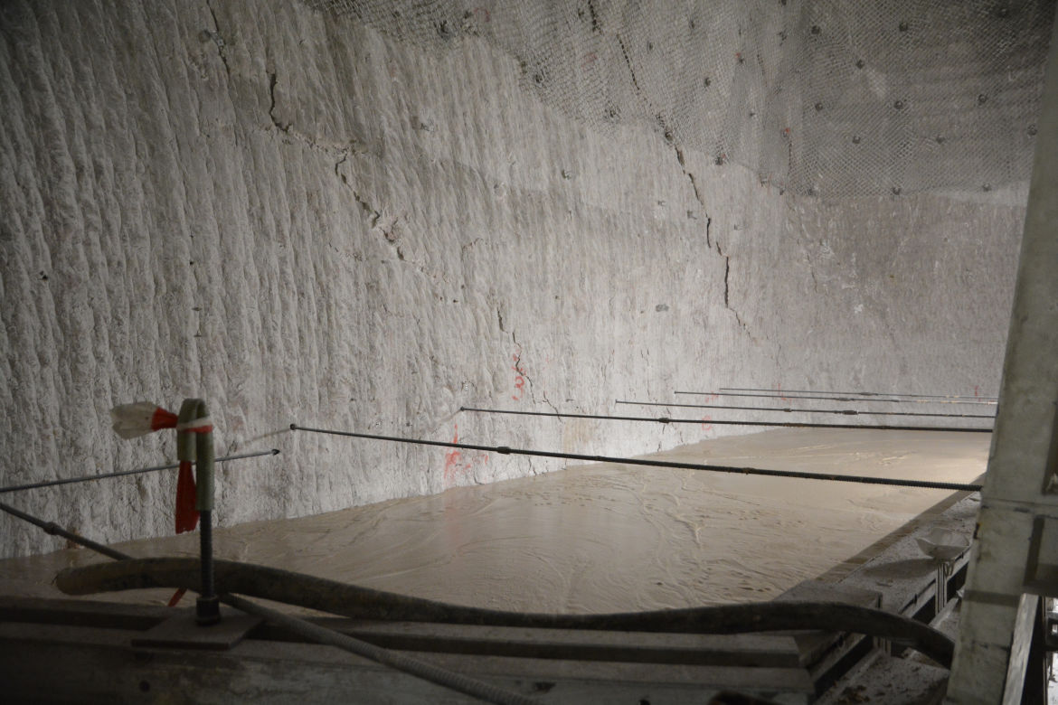 700-Meter-Ebene: Stabilisierung des Südstoßes im Bereich der großen untertägigen Trockenmischanlage.