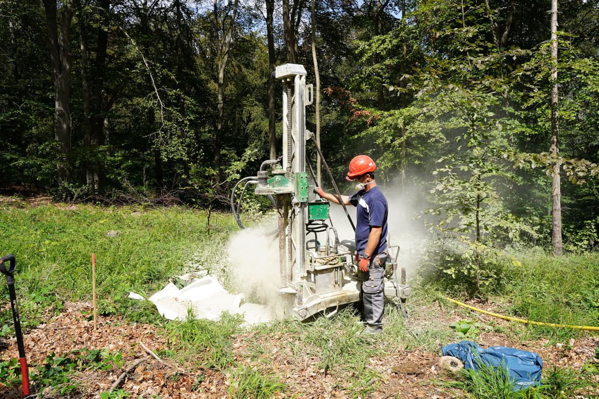 Die 3D-Seismik der Asse ist gestartet. Am 9. Oktober 2019 berichtete die BGE im Rahmen der Veranstaltungsreihe "Betrifft: Asse" im Dorfgemeinschaftshaus Remlingen über die konkreten Arbeiten, die in den kommenden Monaten auf dem Asse-Höhenzug stattfinden.