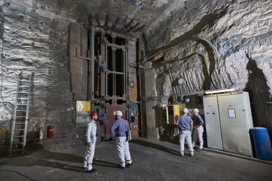 Vom Füllort auf der 490-Meter-Ebene bis zur Tagesoberfläche ist der Schacht zweigeteilt. Er dient dadurch gleichzeitig zur Versorgung mit Frischluft und zur Ableitung der Abwetter.