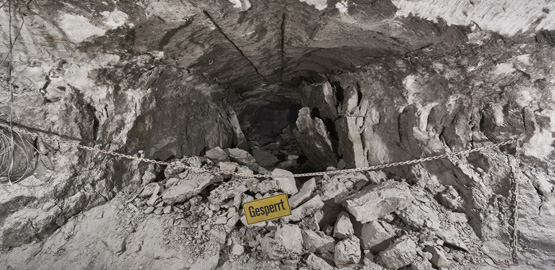 Eine inzwischen beseitigte Schädigung des Grubengebäudes auf der 750-Meter-Ebene. Zur Seite "Warum läuft Wasser in die Asse?"