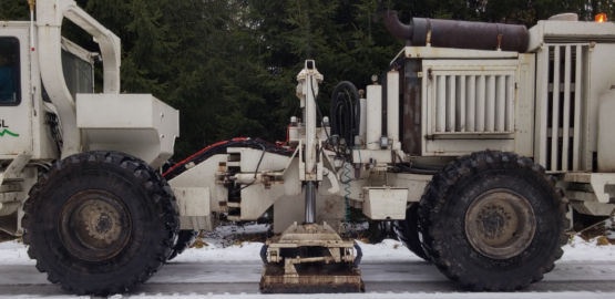 Ein Vibrationsfahrzeug auf verschneiter Fläche. Zur Seite "Die Technik"