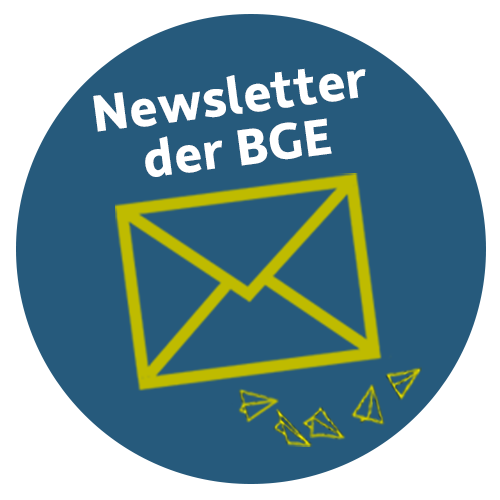 Runde Grafik mit gelber Schrift auf blauem Grund, die mit einem schematisierten Briefumschlag auf das Newsletter-Angebot der BGE verlinkt.