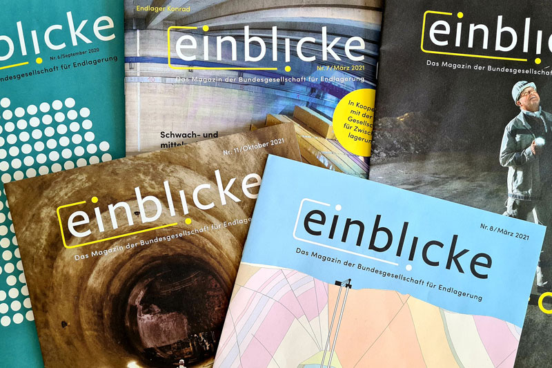 Verschiedene Ausgaben des Einblicke-Magazins