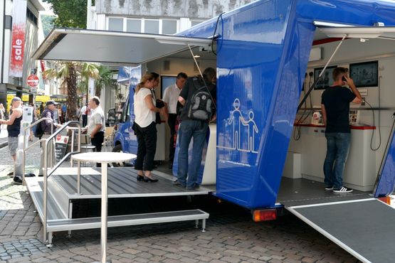 Das Infomobil im Einsatz Das Infomobil im Einsatz
