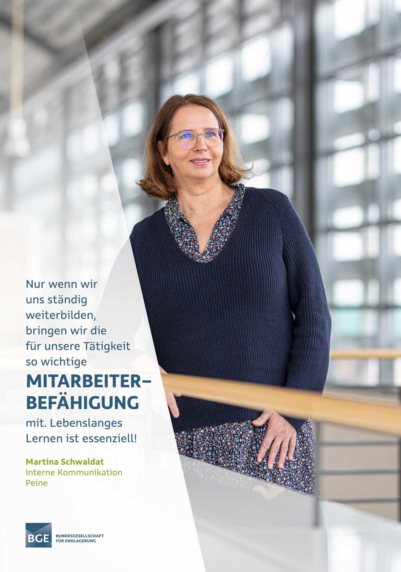 Empowerment of employees A woman with glasses is standing on the aisle of the BGE building.