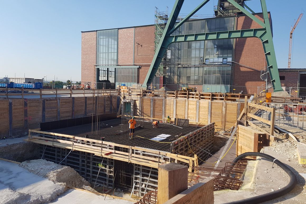 Arbeiten am Fundament der neuen Maschinenhalle des Schachts Konrad 1 auf der Nordseite