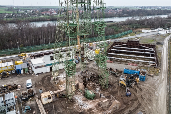 Blick aus der Luft auf den Schacht Konrad 2 und die Baugrube für das Lüftergebäude.