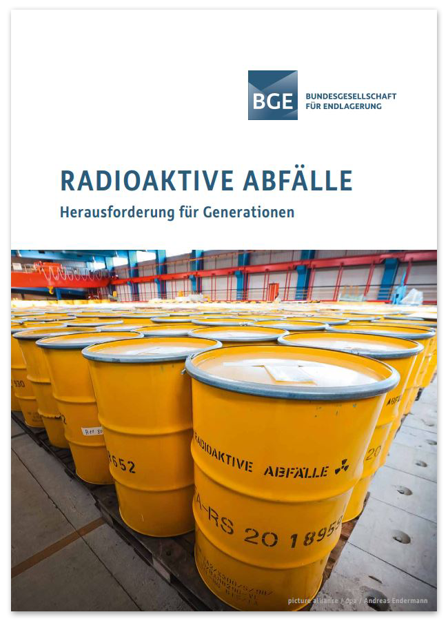 Titelseite der Broschüre "Radioaktive Abfälle - Herausforderung für Generationen". Darauf zu sehen: unzählige gelbe Fässer mit der Aufschrift "Radioaktive Abfälle".