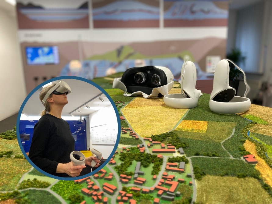 VR_Brillen_Morsleben Bild im Bild: Auf einem kleinen Bildausschnitt trägt eine Frau eine VR-Brille und hält in jeder Hand einen Controller. Auf dem großen Bild liegen VR-Brille und Controller wie auf einem Tisch auf einem Ausstellungsgegenstand.
