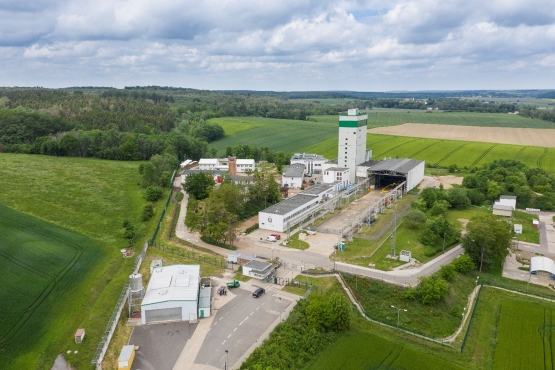 Eine Luftaufnahme zeigt das Betriebsgelände und die nähere Umgebung des Endlagers Morsleben