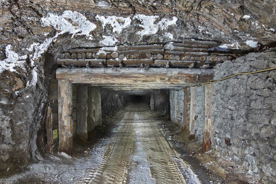 In a gallery section of the Marie shaft, a “square set” secures the ceiling, which is also referred to as the roof