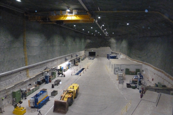 Blick in die neu hergerichtete Werkstatt in einer der ehemaligen Abbaukammern im endlager Morsleben. Blick in die neu hergerichtete Werkstatt in einer der ehemaligen Abbaukammern im endlager Morsleben.