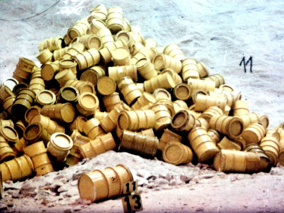 Fasskegel von MAW-Fässern in einer Einlagerungskammer der Schachtanlage Asse II